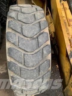 CAT 910 Kolesni nakladalci