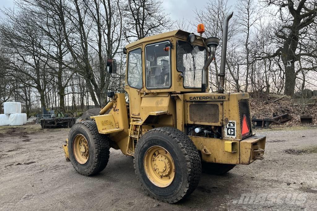 CAT 910 Kolesni nakladalci