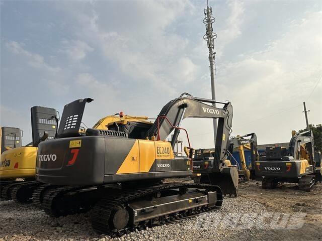 Volvo EC240 Bagri goseničarji