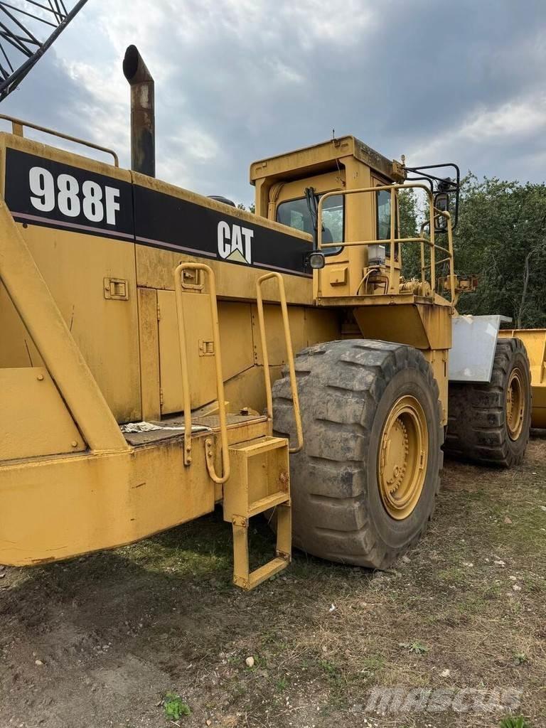 CAT 988F Kolesni nakladalci