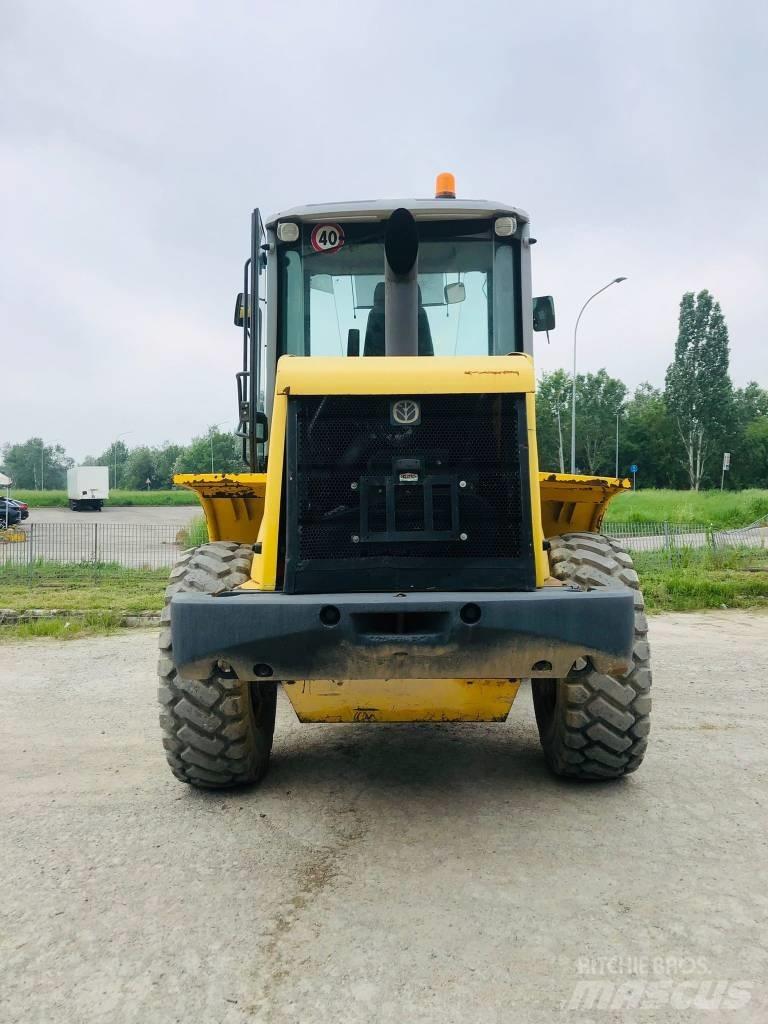 New Holland W 110 B Kolesni nakladalci