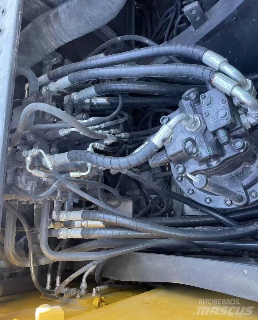 Volvo 240 Bagri goseničarji