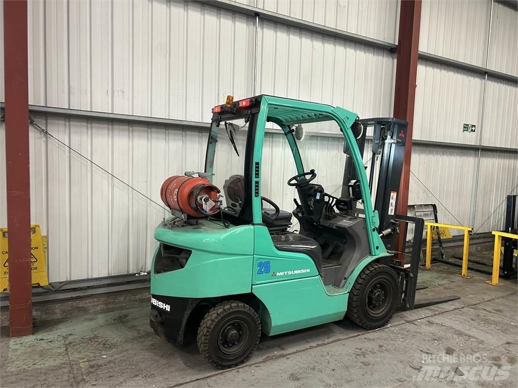 Mitsubishi FG25N Plinski viličarji