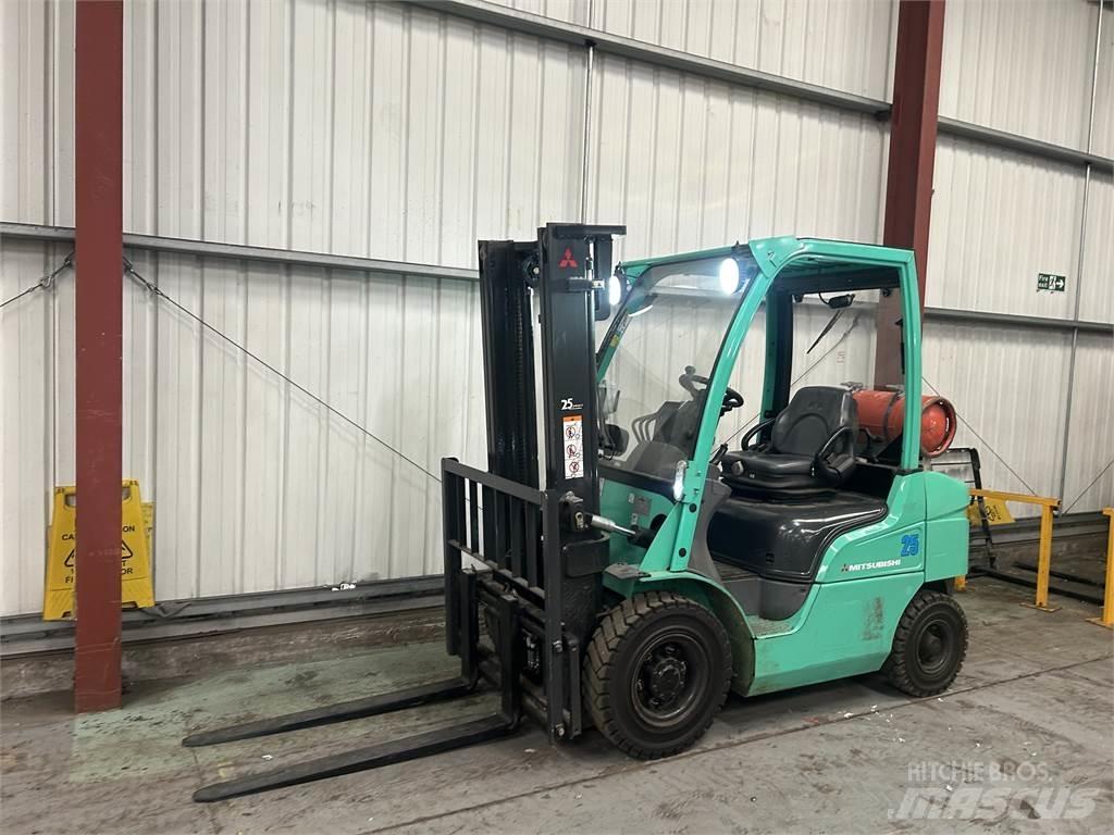 Mitsubishi FG25N Plinski viličarji