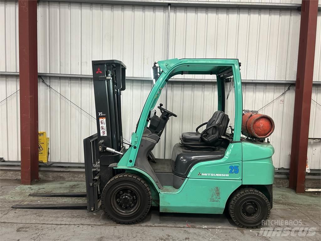 Mitsubishi FG25N Plinski viličarji