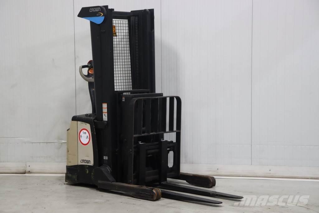 Crown SHR5520-1.13 Ročni električni viličar