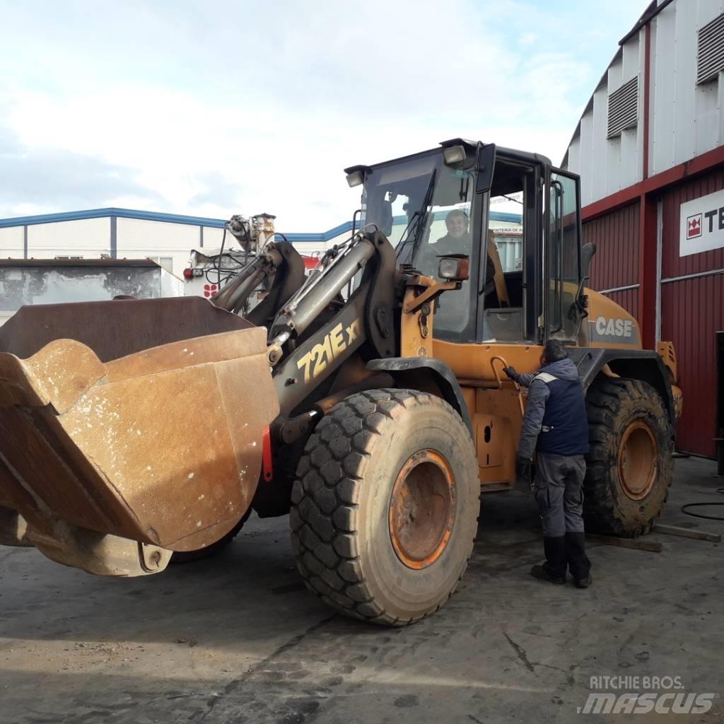 CASE 721 E XT Kolesni nakladalci