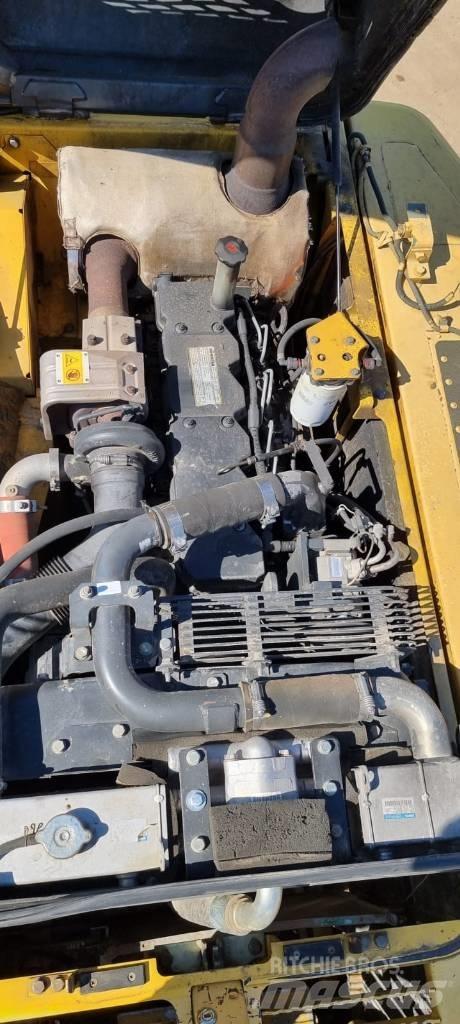 Komatsu PC 210-8 Bagri goseničarji