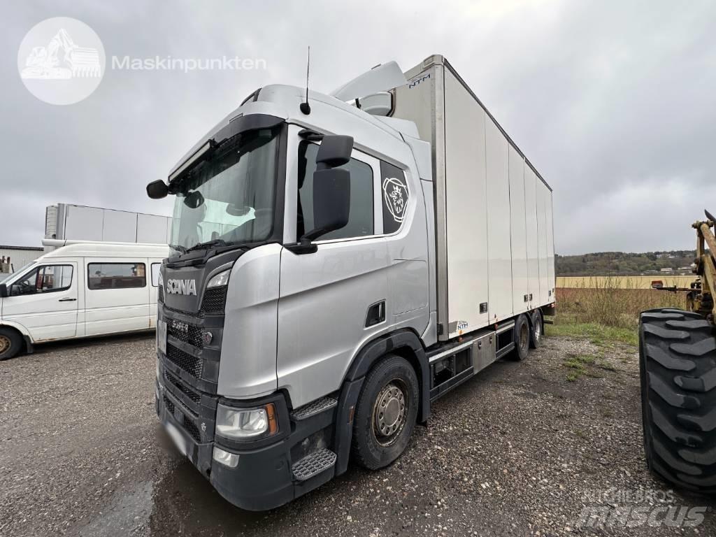 Scania R 520 Tovornjaki zabojniki