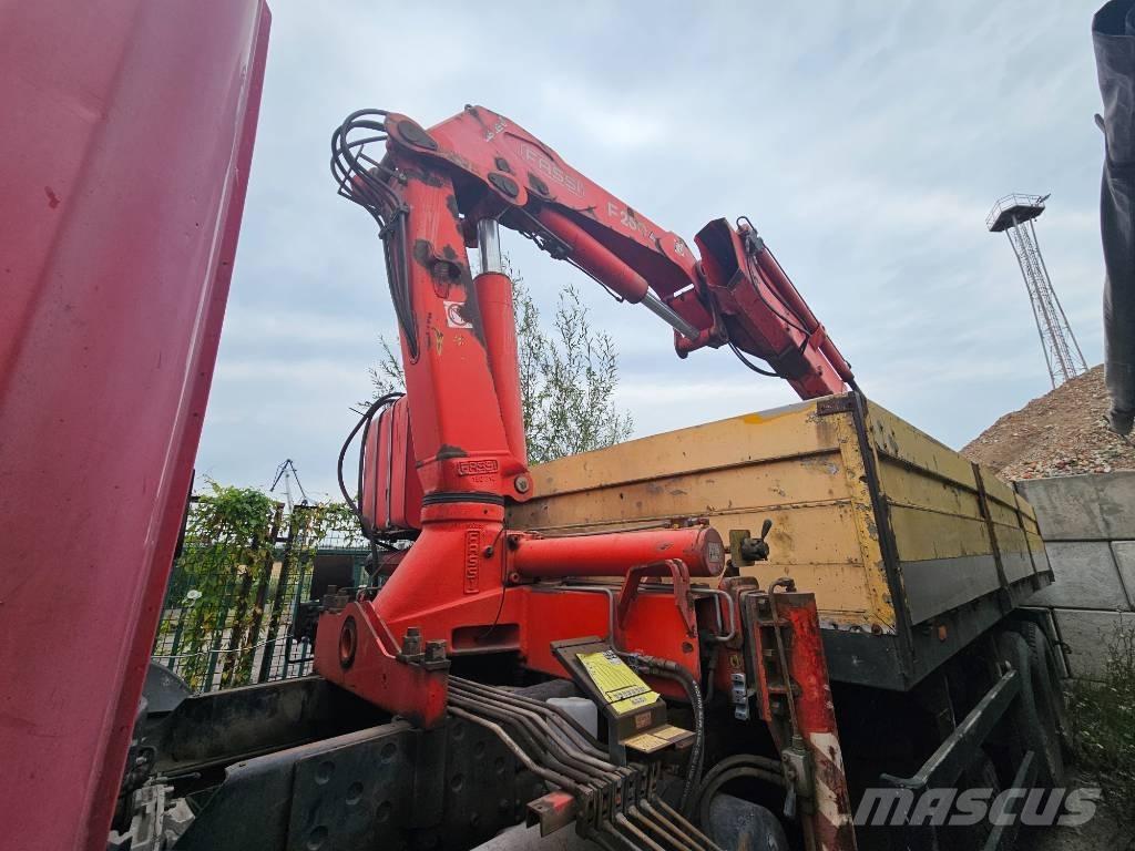Scania P 94 FASSI Tovornjaki zabojniki
