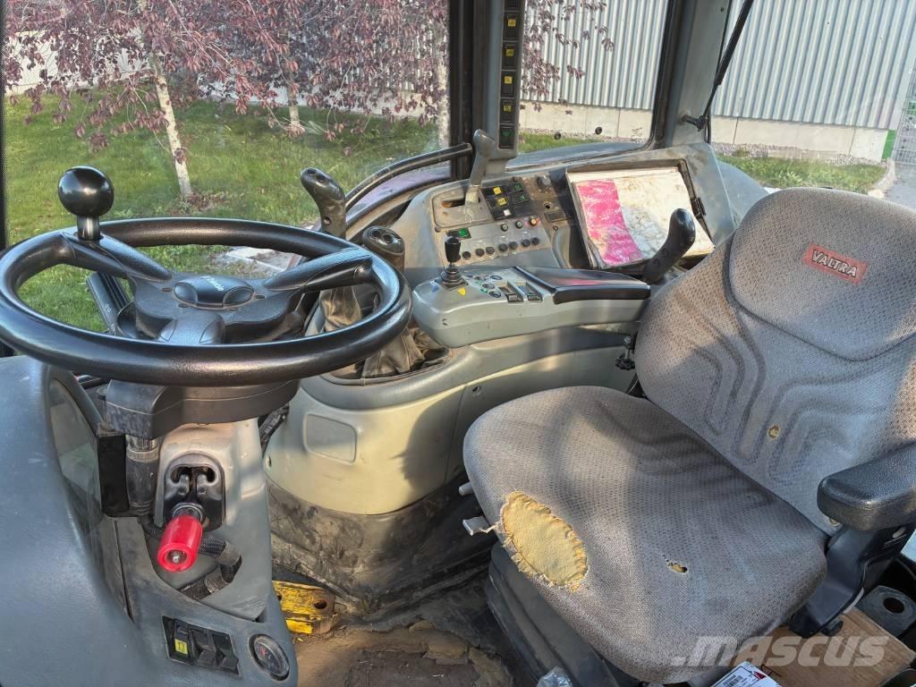 Valtra Traktor T 140 Traktorji