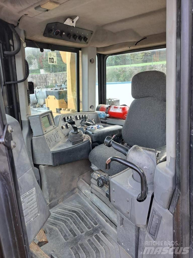 CAT D 8 T Buldožerji goseničarji