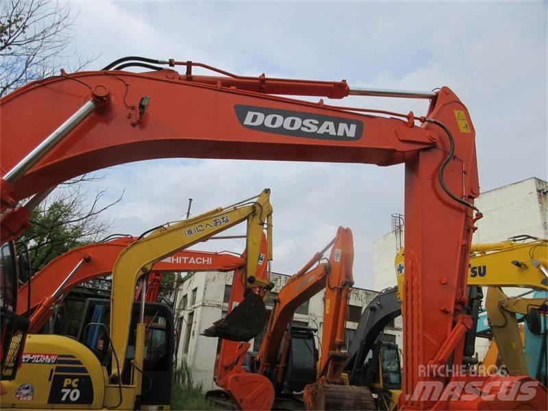 Doosan DX 300 LC Bagri goseničarji