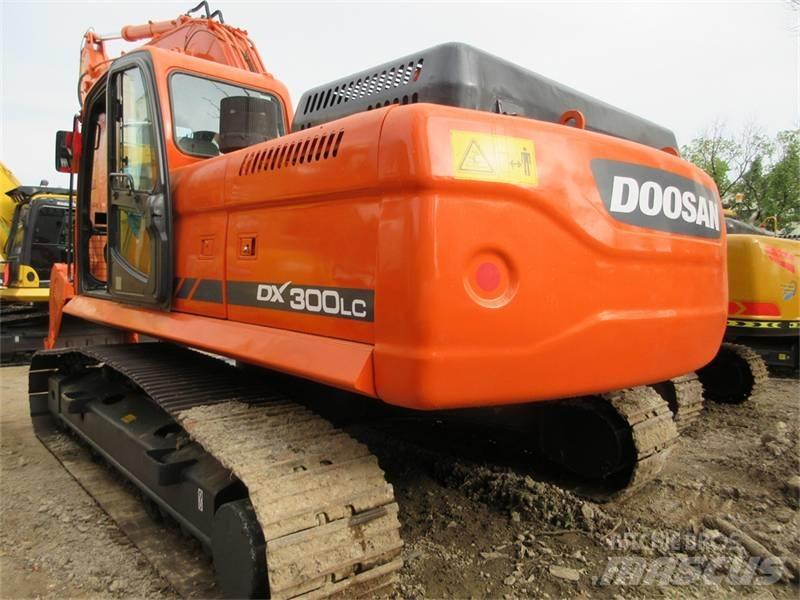 Doosan DX 300 LC Bagri goseničarji