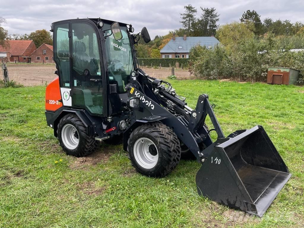 Kubota RT220-2e Kolesni nakladalci