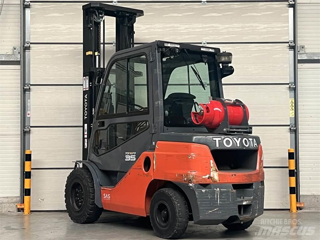 Toyota 8FGJF35 Plinski viličarji