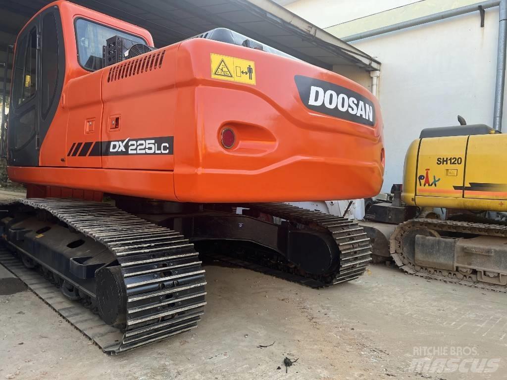 Doosan DX225LC Bagri goseničarji