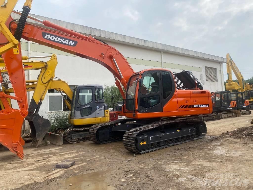 Doosan DX225LC Bagri goseničarji