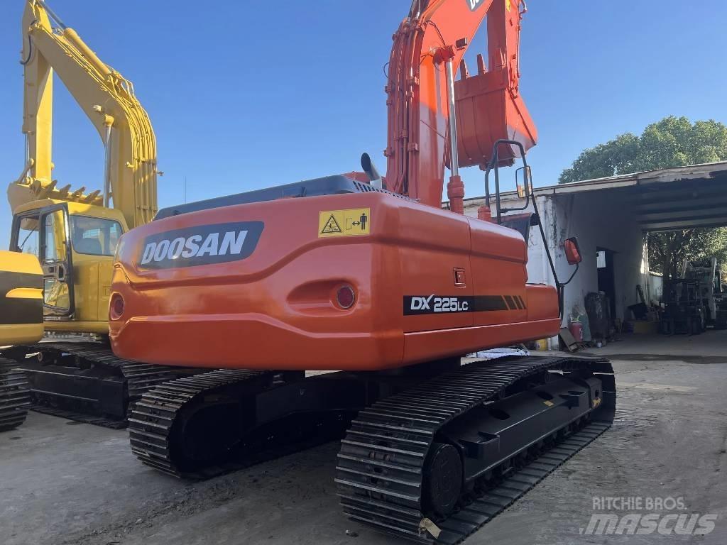 Doosan DX225LC Bagri goseničarji