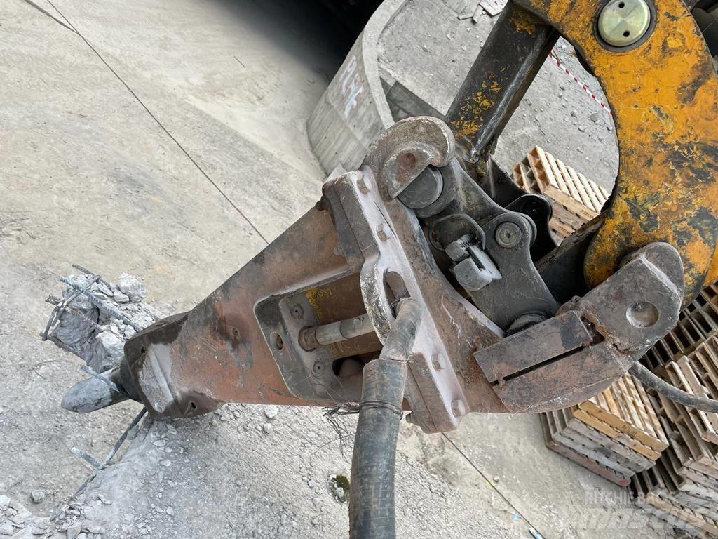 Brokk 330 Diesel Rušilni bagri