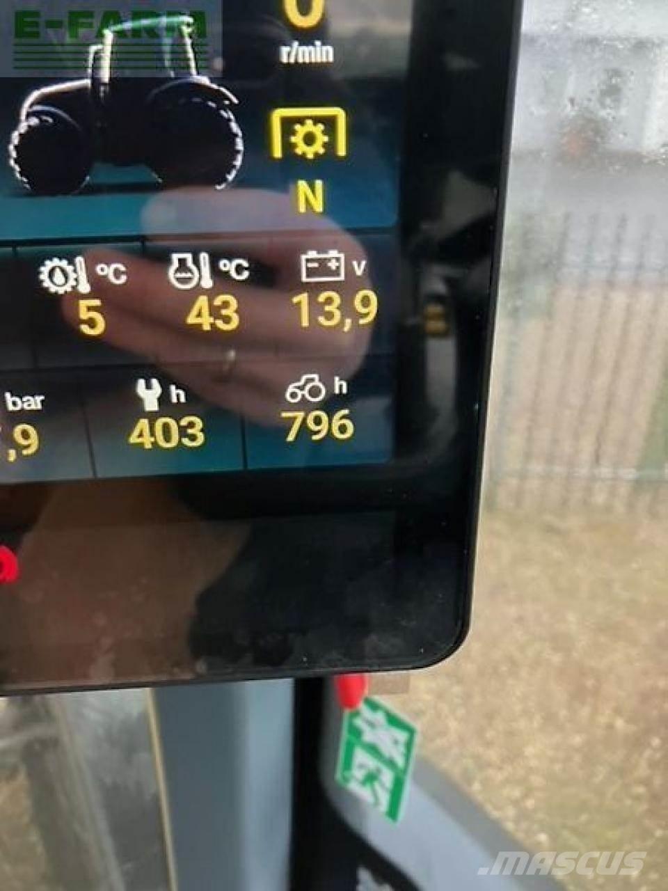 Valtra q305 Traktorji