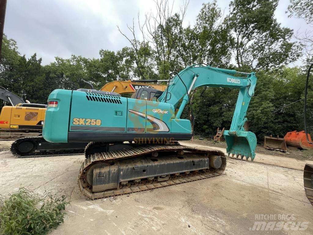 Kobelco 250 Bagri goseničarji