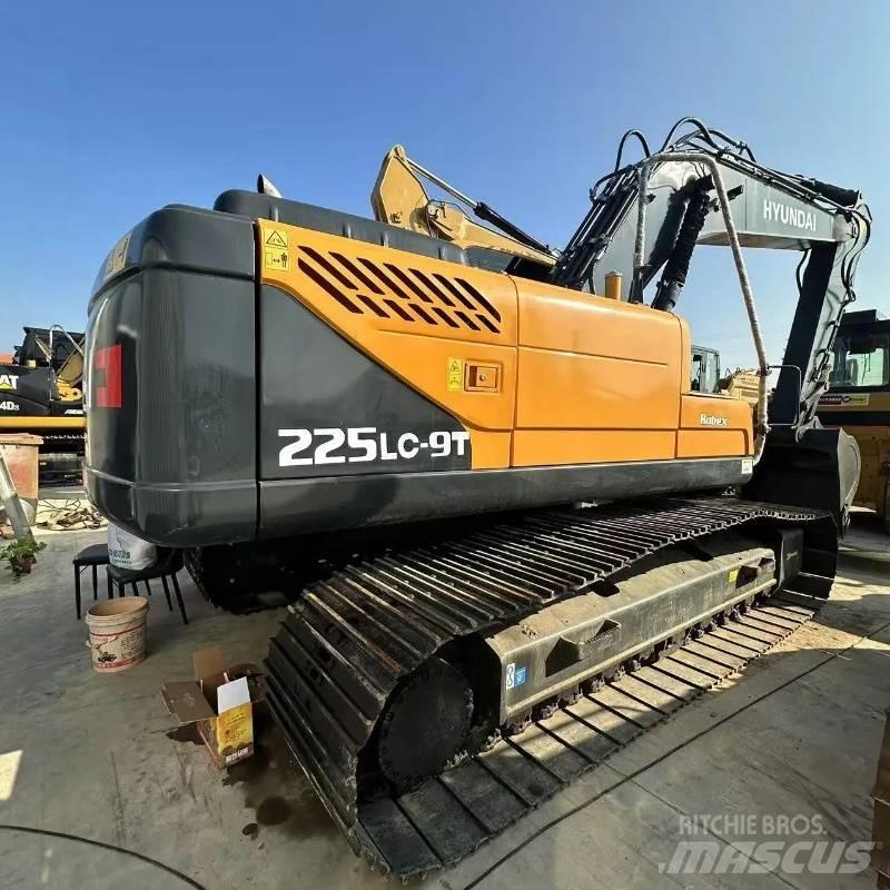 Hyundai R225 Bagri goseničarji