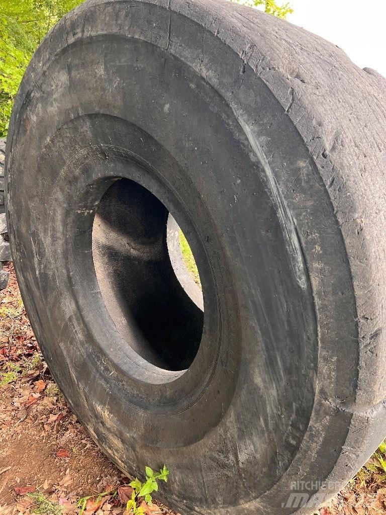  65/35X33 Firestone Gume, kolesa in platišča