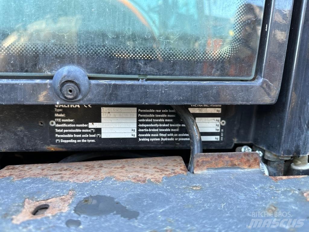 Valtra T 173 Traktorji