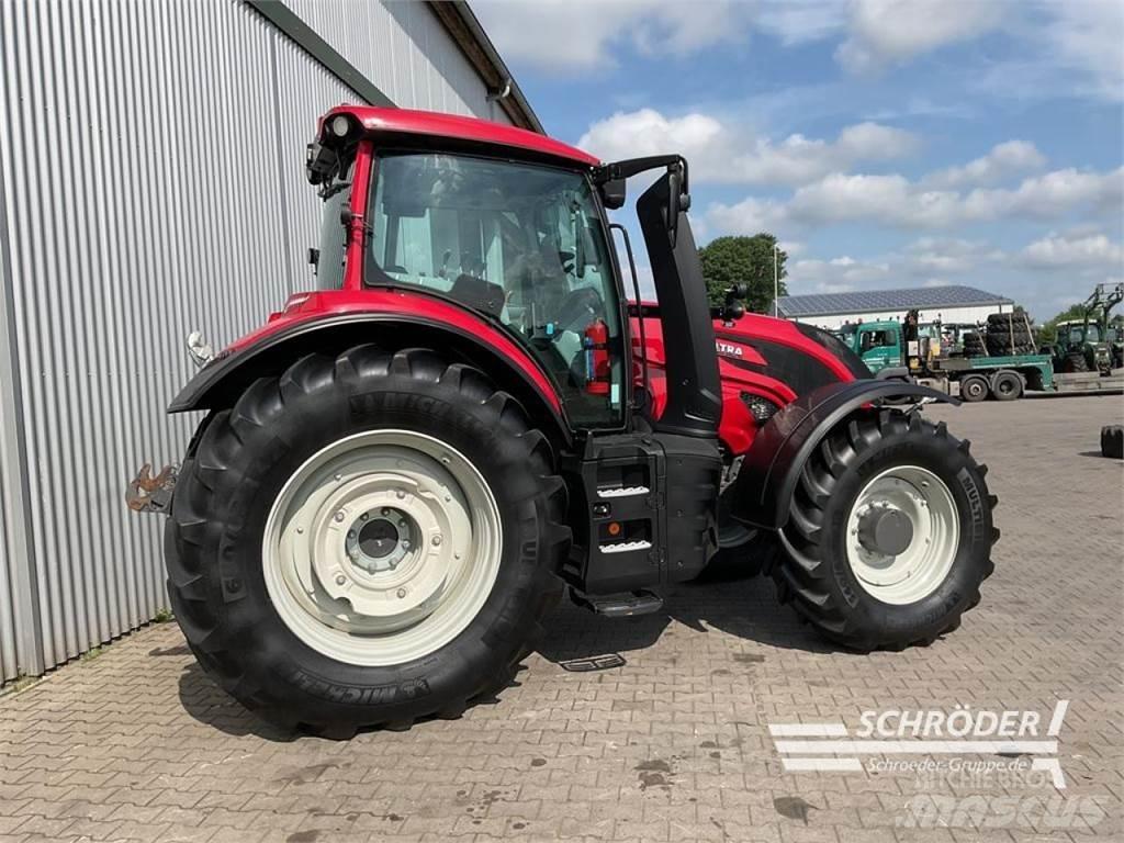 Valtra T 235 A Traktorji