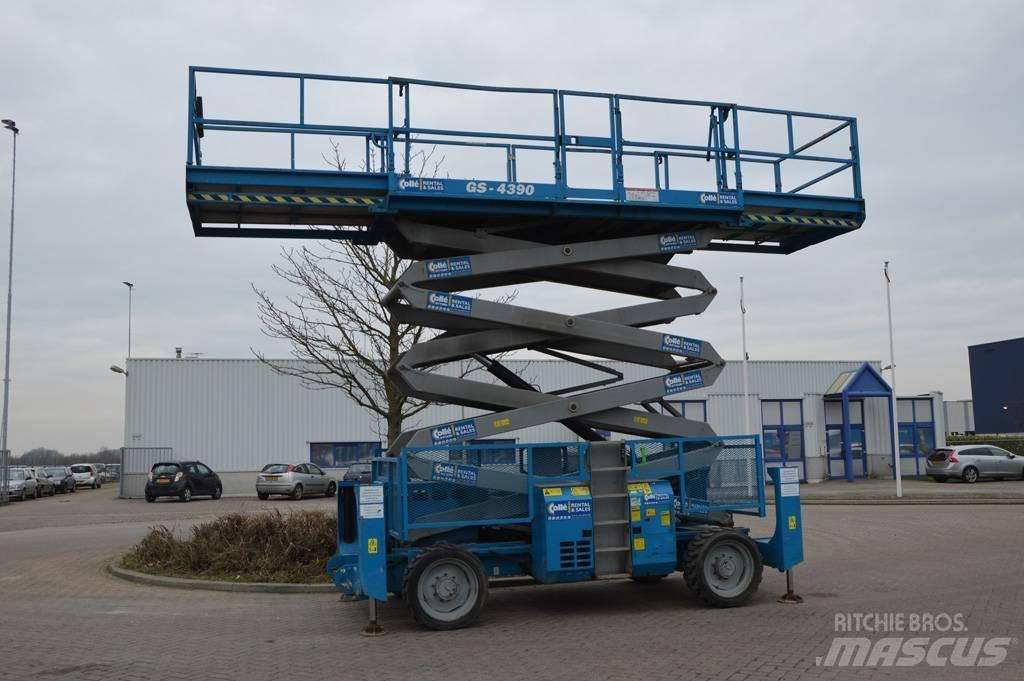 Genie GS4390RT Škarjaste dvižne ploščadi