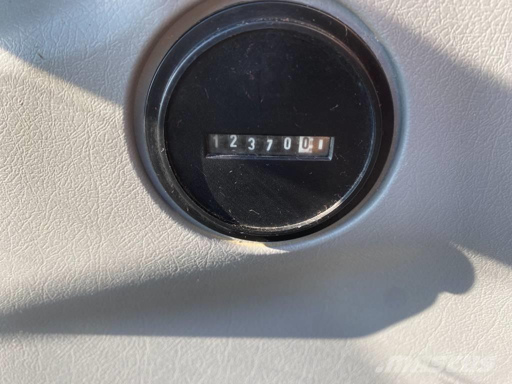 New Holland E 145 Bagri goseničarji