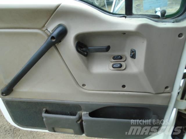 Sterling L 9500 Vlačilci