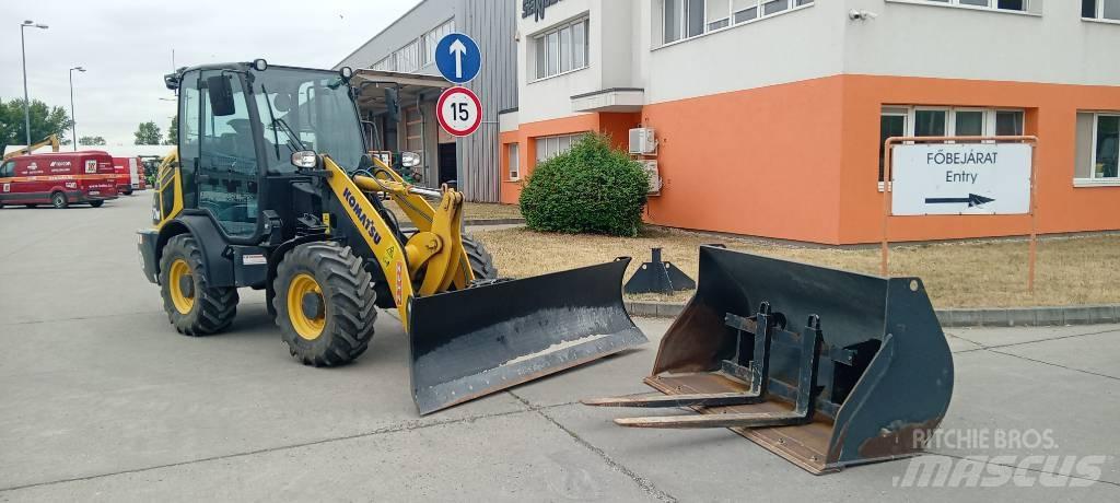 Komatsu WA 70 Kolesni nakladalci