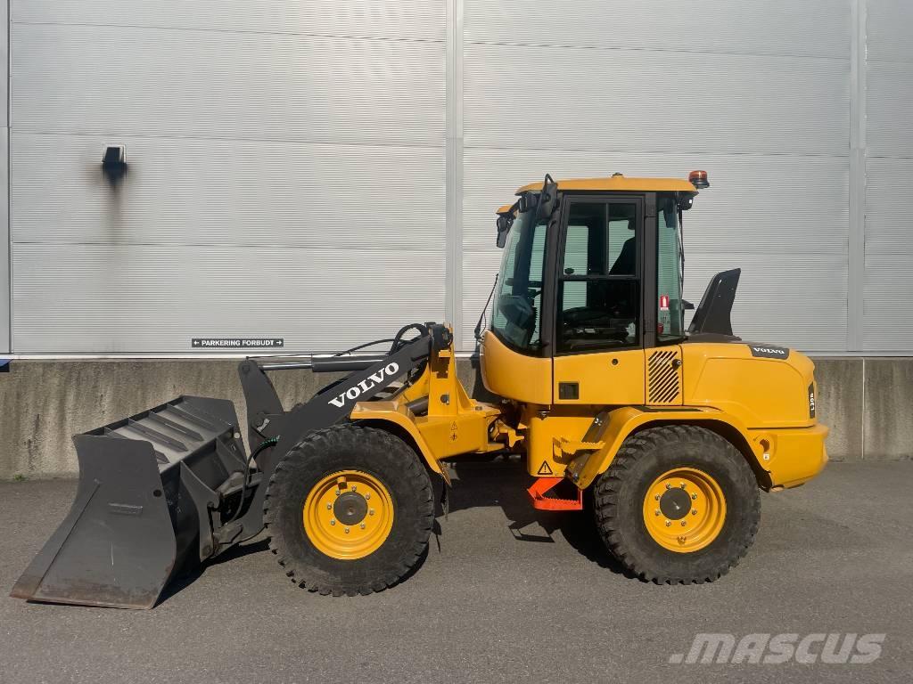Volvo L30GS Kolesni nakladalci