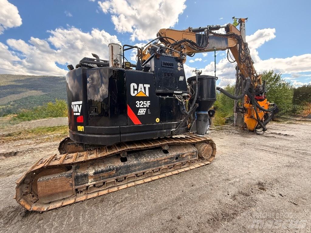CAT 325 FL CR Posebni bagri