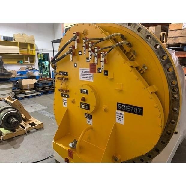 Komatsu 830 E Zglobni demperji