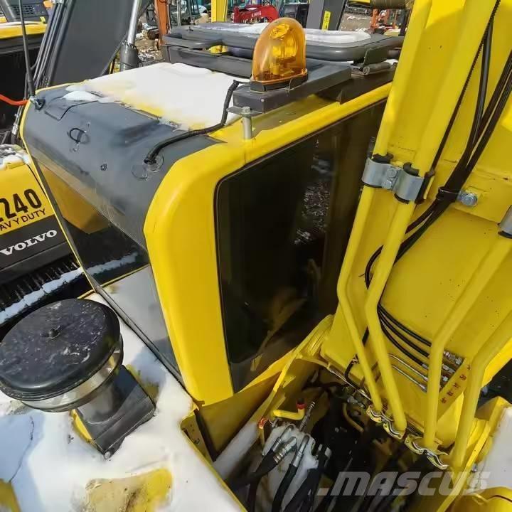 Komatsu PC 210 LC Bagri goseničarji