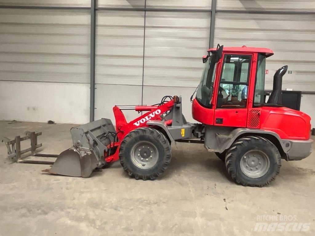 Volvo L 30 G Kolesni nakladalci