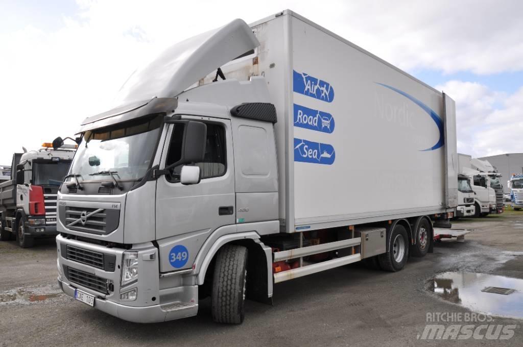 Volvo FM 6X2 Tovornjaki zabojniki