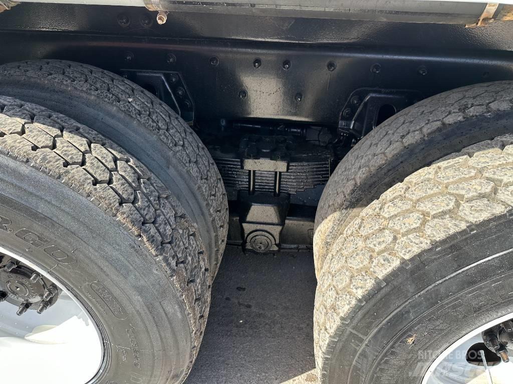 Sterling L 7500 Vakuumski tovornjaki