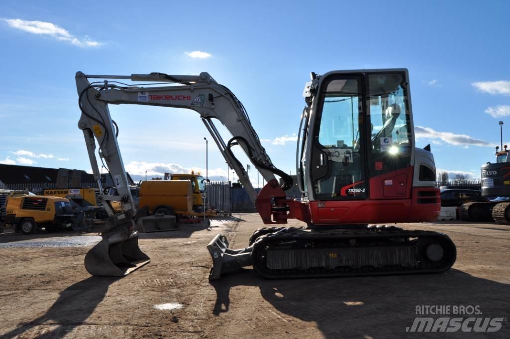 Takeuchi TB 250-2 Mini bagri <7t