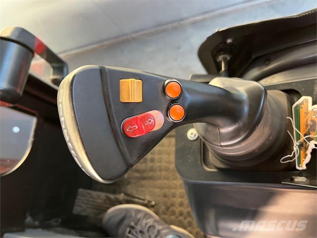 Schäffer 5680 T Kolesni nakladalci