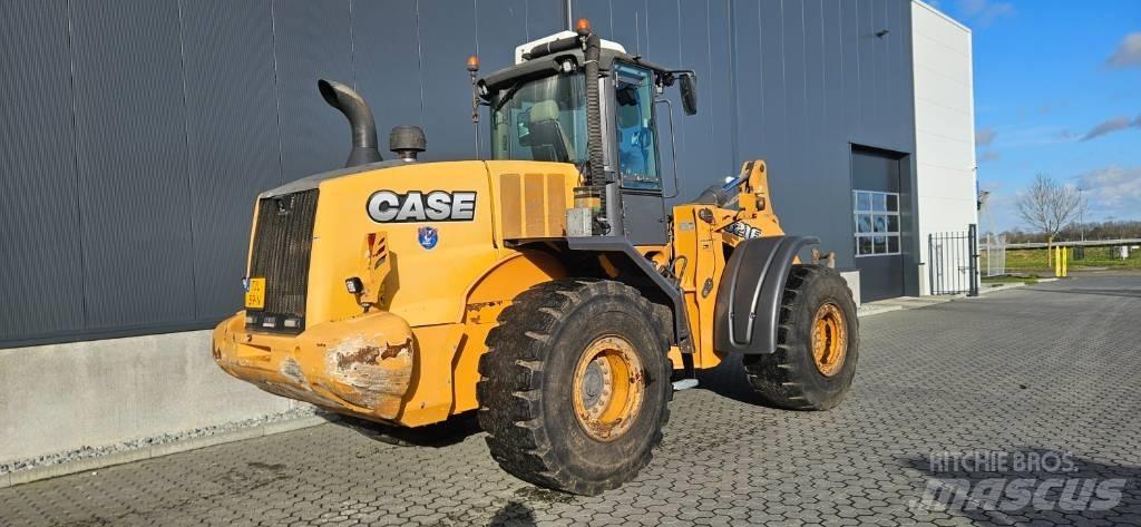 CASE 821 F Kolesni nakladalci