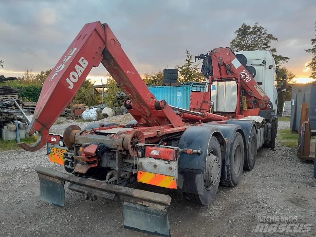 Scania R 520 Tovornjaki z žerjavom