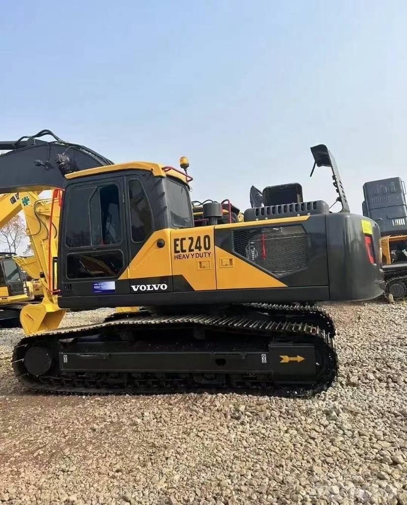 Volvo EC 240 Bagri goseničarji