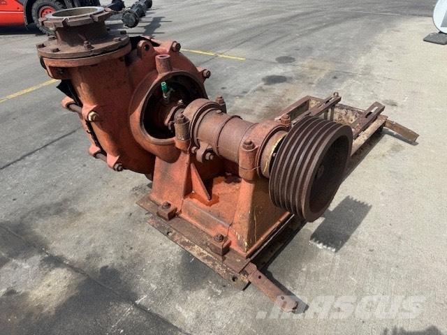Warman dredge pump. Plavajoči bagerji