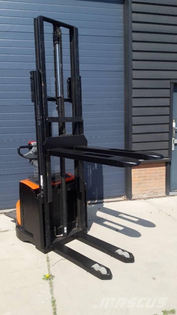 BT SWE 120 Samopogonski ročni viličarji