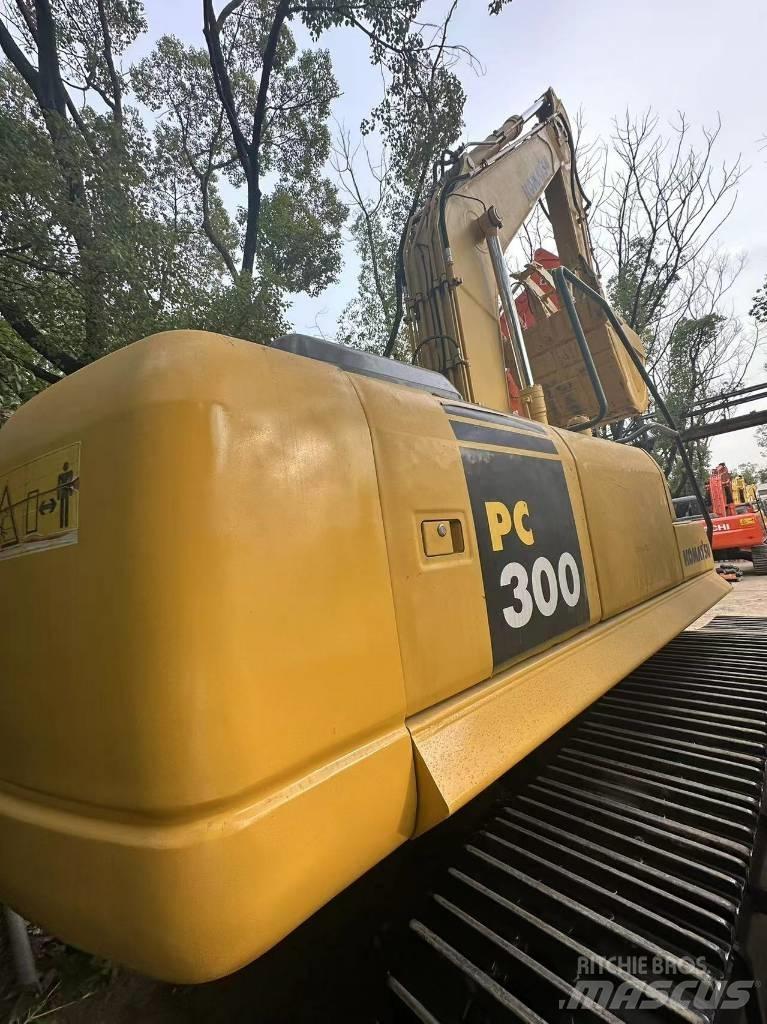 Komatsu PC 300 Bagri goseničarji