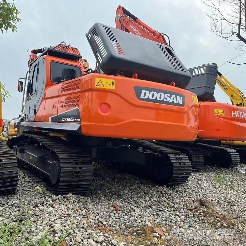 Doosan DX 225 Bagri goseničarji
